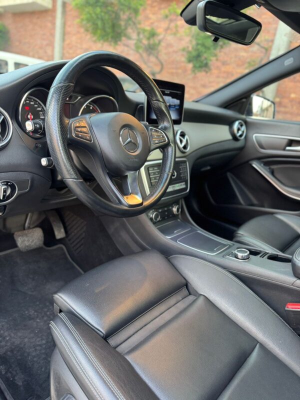 MERCEDES BENZ CLA 180 - Image 9