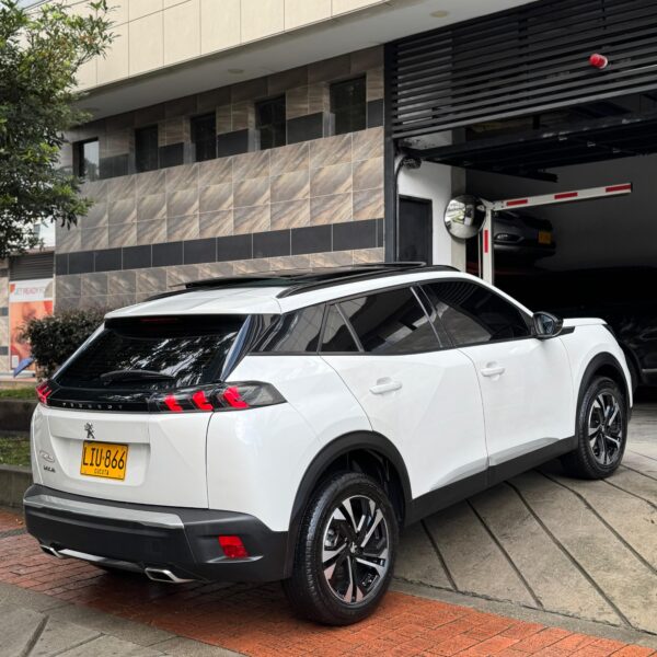 PEUGEOT 2008 - Image 6