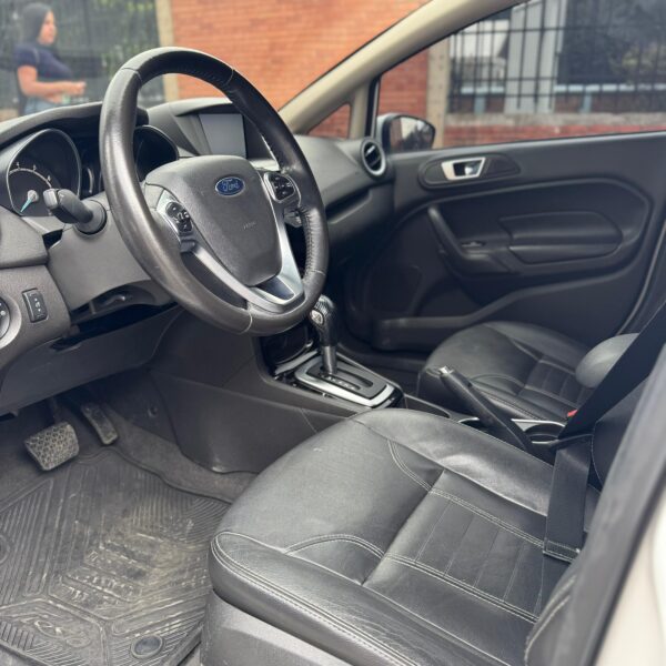 FORD DIESTA TITANIUM - Image 10