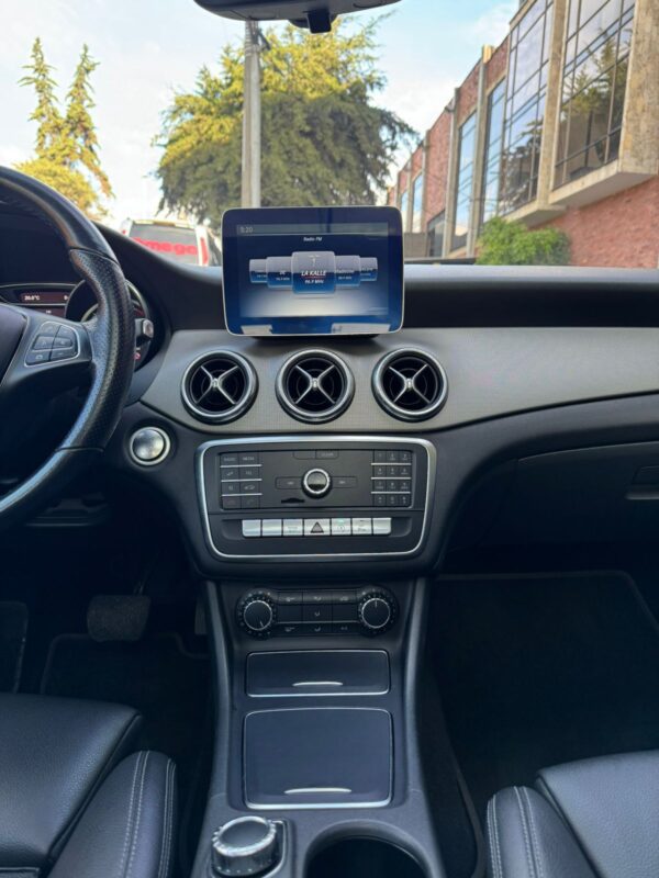 MERCEDES BENZ CLA 180 - Image 10