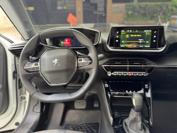 PEUGEOT 2008 - Image 11