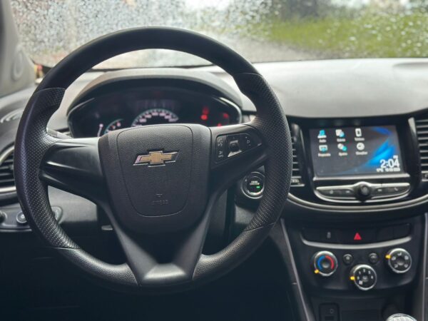 CHEVROLTE TRACKER LS - Image 10