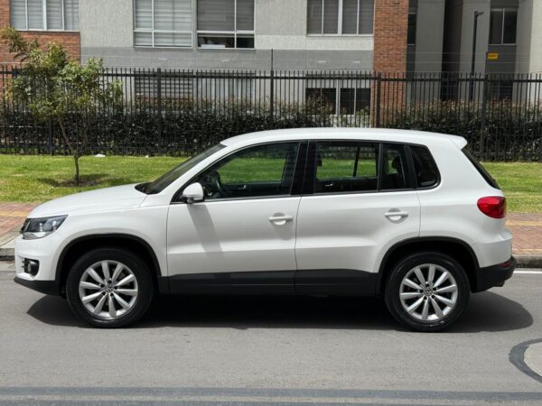 VOLKSWAGEN TIGUAN - Image 4