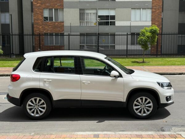 VOLKSWAGEN TIGUAN - Image 5