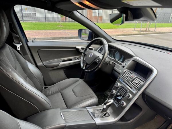 VOLVO XC60 T5 - Image 9