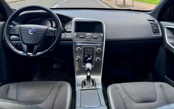VOLVO XC60 T5 - Image 8