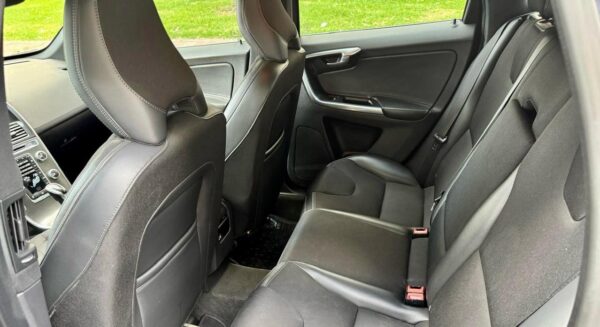 VOLVO XC60 T5 - Image 10