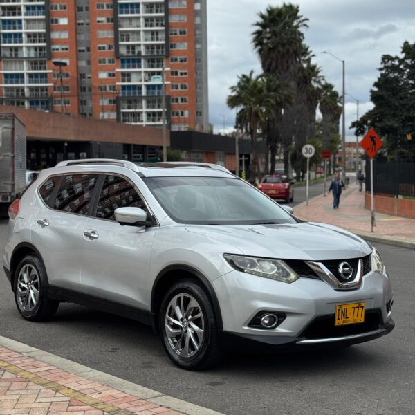 NISSAN XTRAIL EXCLUSIVE - Image 3
