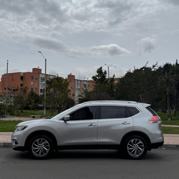 NISSAN XTRAIL EXCLUSIVE - Image 5
