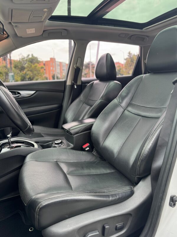NISSAN XTRAIL EXCLUSIVE - Image 11