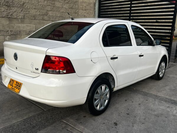 VOLKSWAGEN GOL SEDAN - Image 5