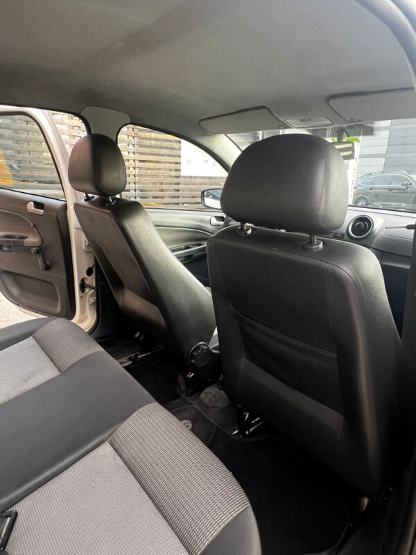 VOLKSWAGEN GOL SEDAN - Image 7